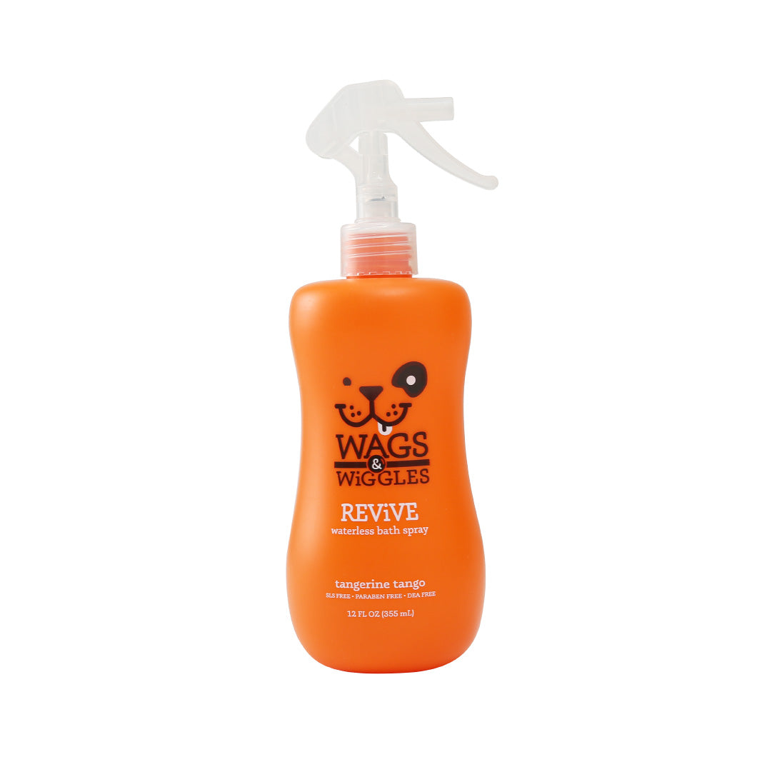 Shampoo en spray en seco Wags & Wiggles para perros, refresca y elimina olores.  Aroma frutado. 355 mL